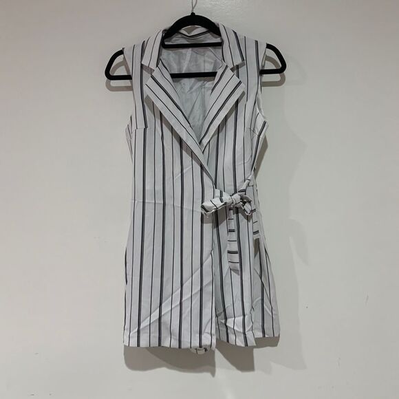 BB Dakota Alpha Striped Romper NWT - Picture 1 of 2